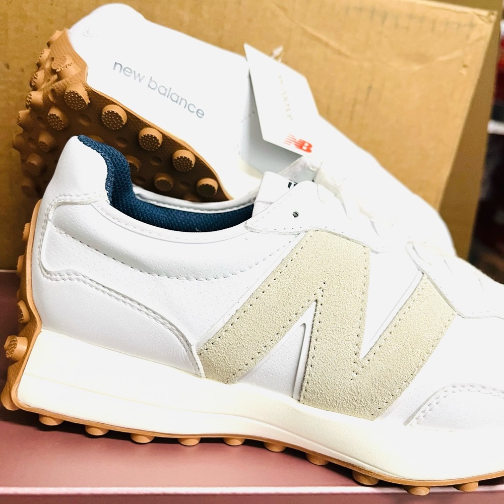 New Balance 327 Golf & Casual LEATHER Women's Sneakers Shoes White Tan size 9 - Picture 4 of 15